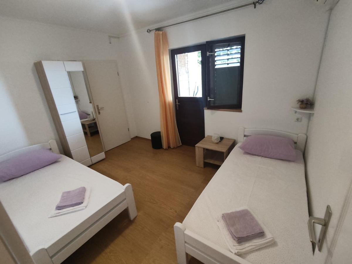 Apartment Nakic Vrpolje Eksteriør bilde