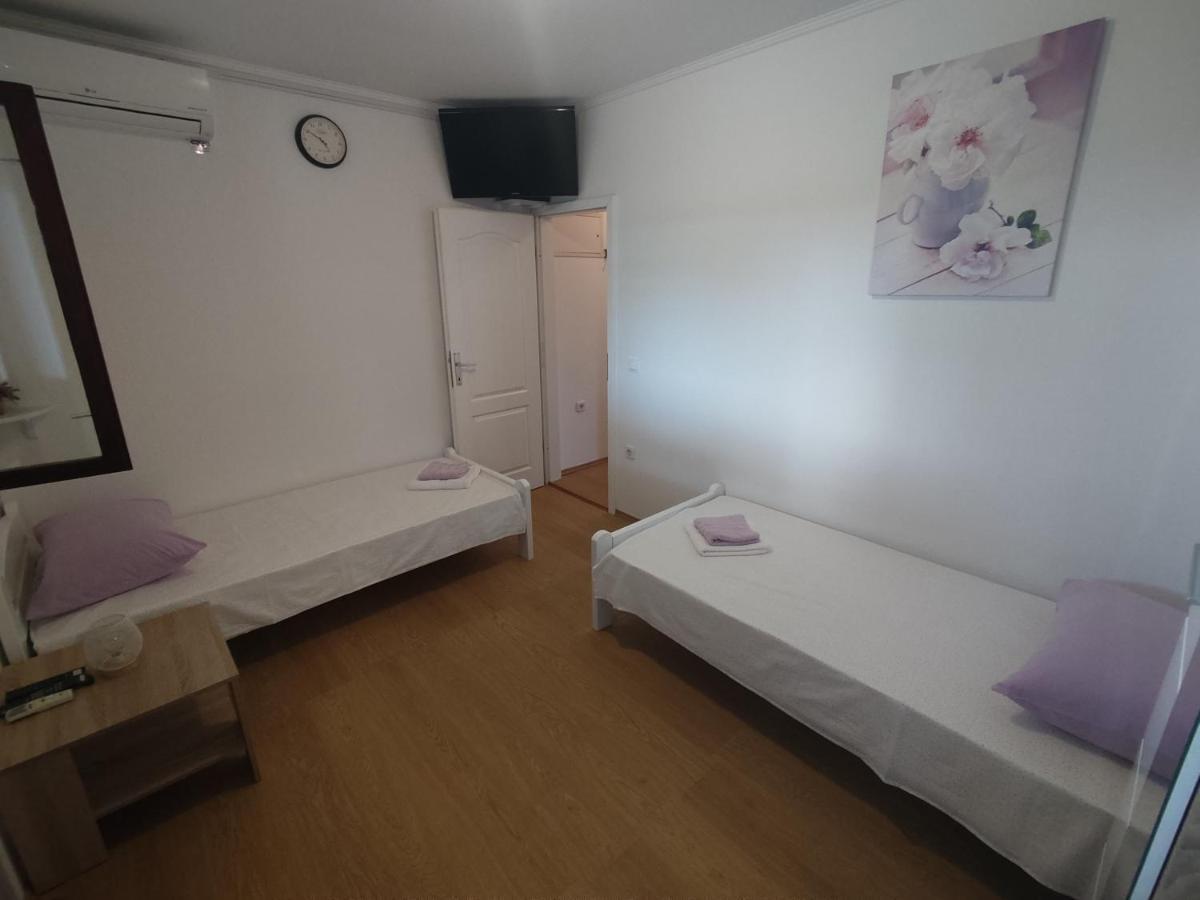 Apartment Nakic Vrpolje Eksteriør bilde