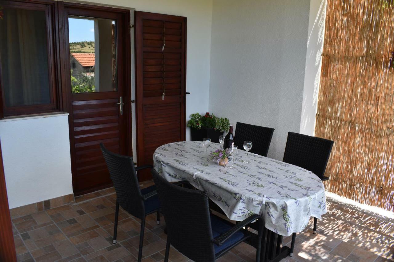 Apartment Nakic Vrpolje Eksteriør bilde